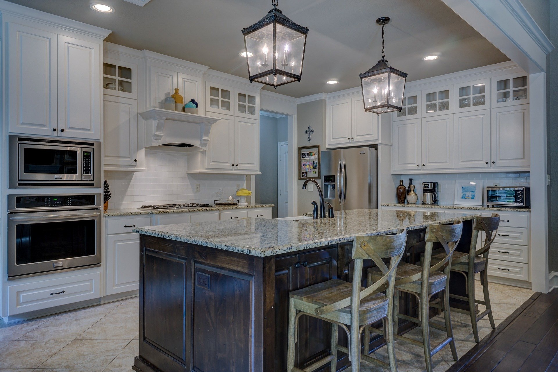 An artisan kitchen by Denic Cabinets