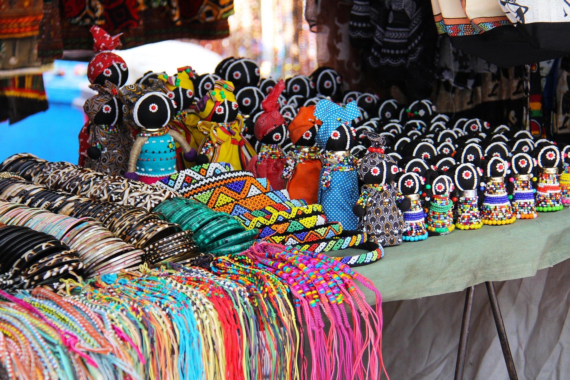 art-crafts-african-market-souvenir