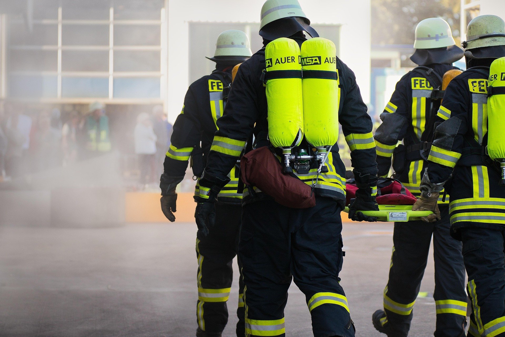 fire-fighting-helm-firefighters