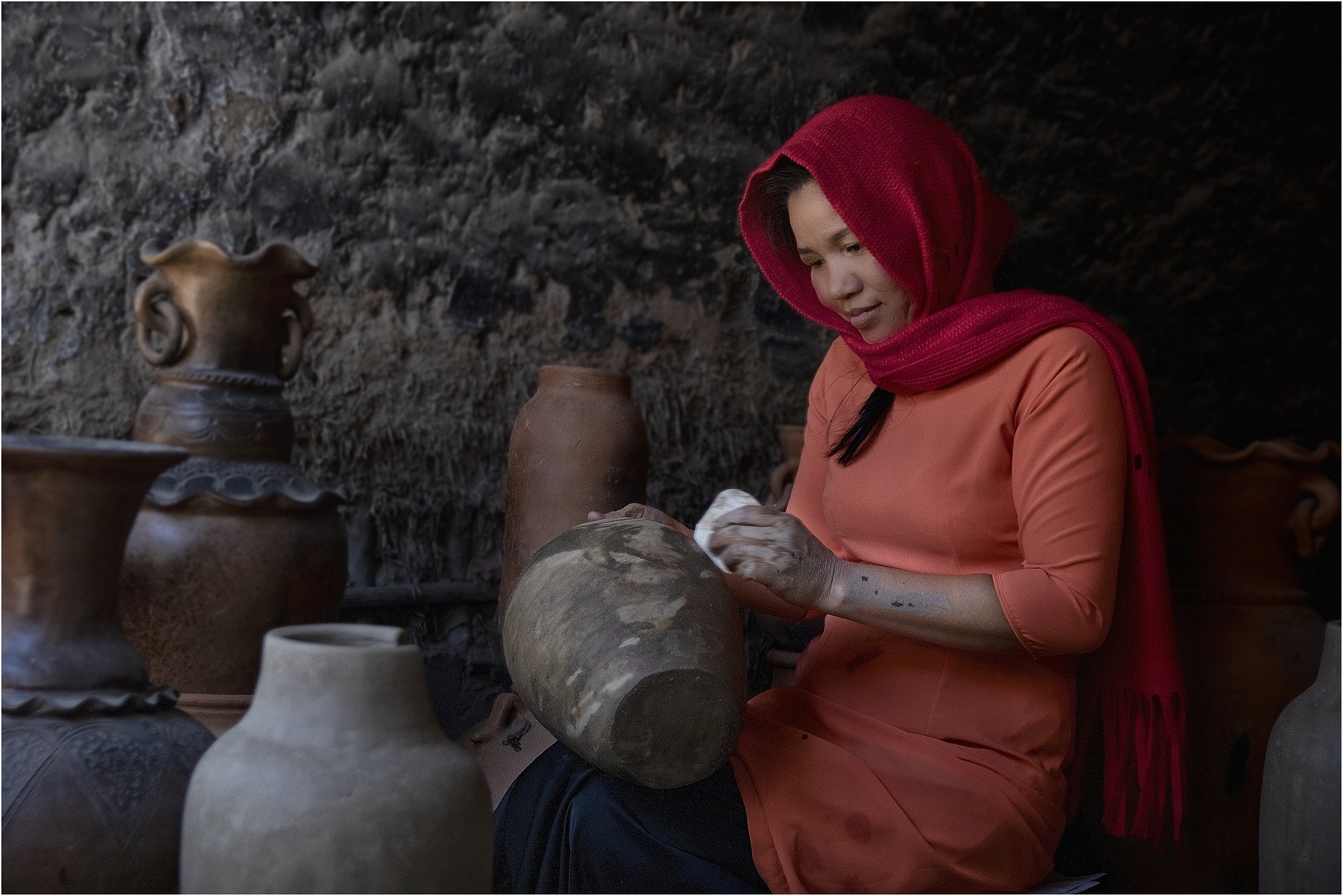 pottery-artisan-woman-craft