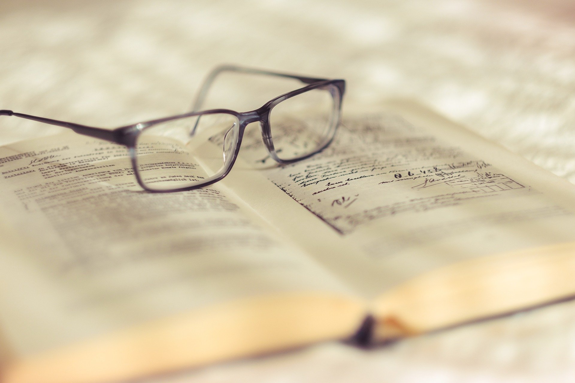 reading-glasses-book-read