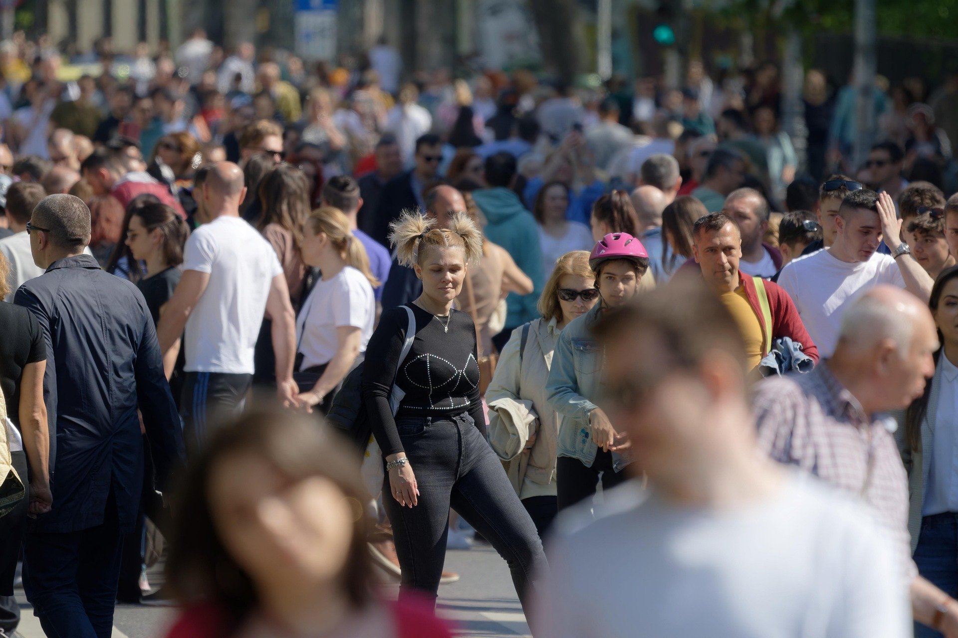 people-crowd-casual-walk-promenade