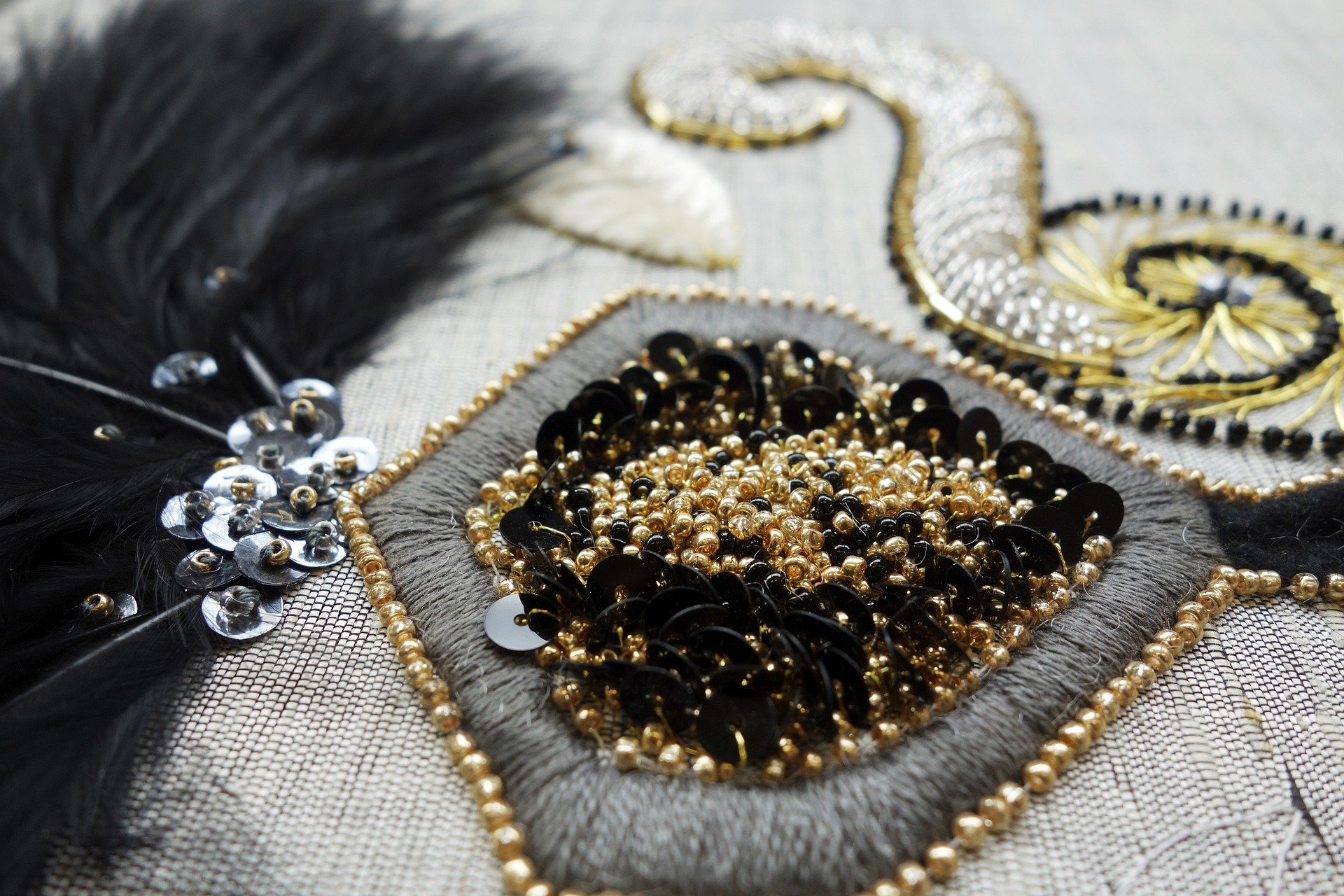 haute-couture-embroidery-artisan