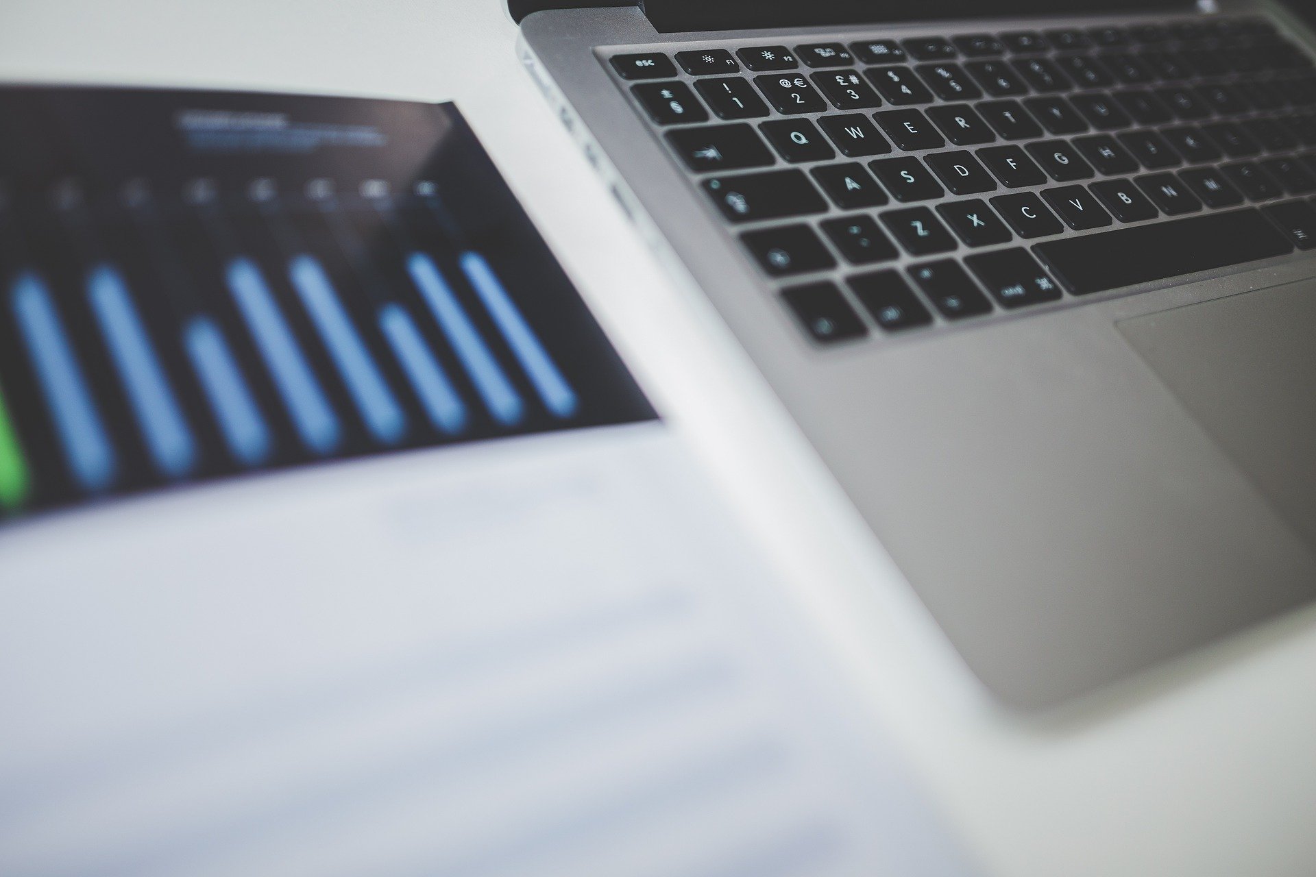 macbook-laptop-computer-technology