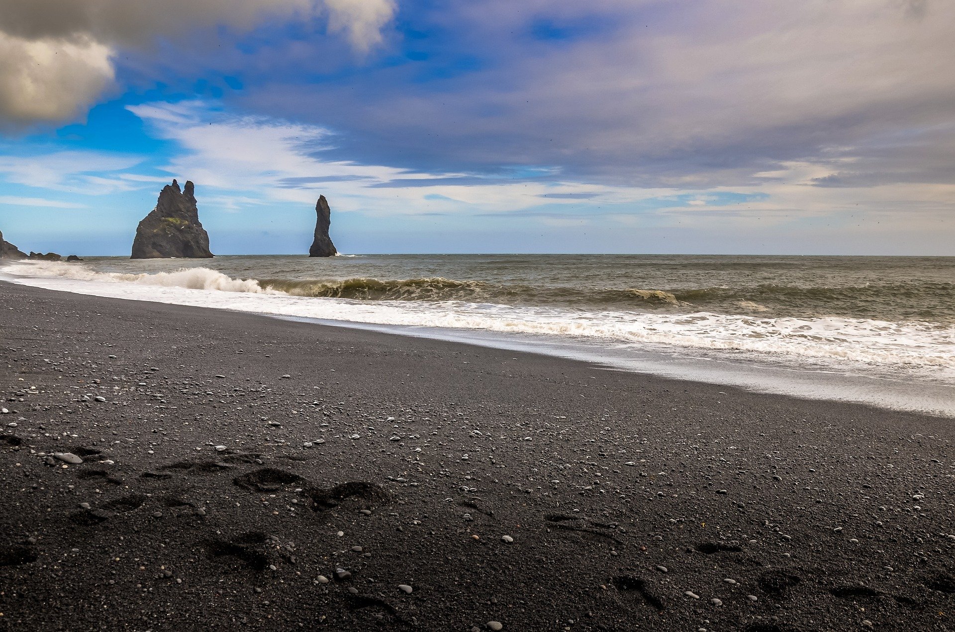 iceland-beach-landscape-water