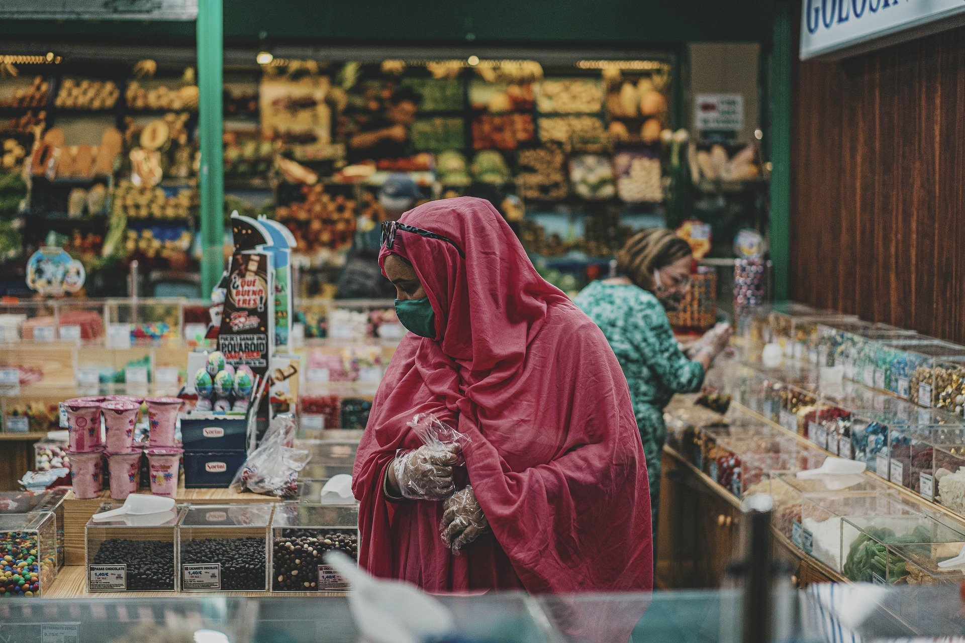 woman-face-mask-market-hijab