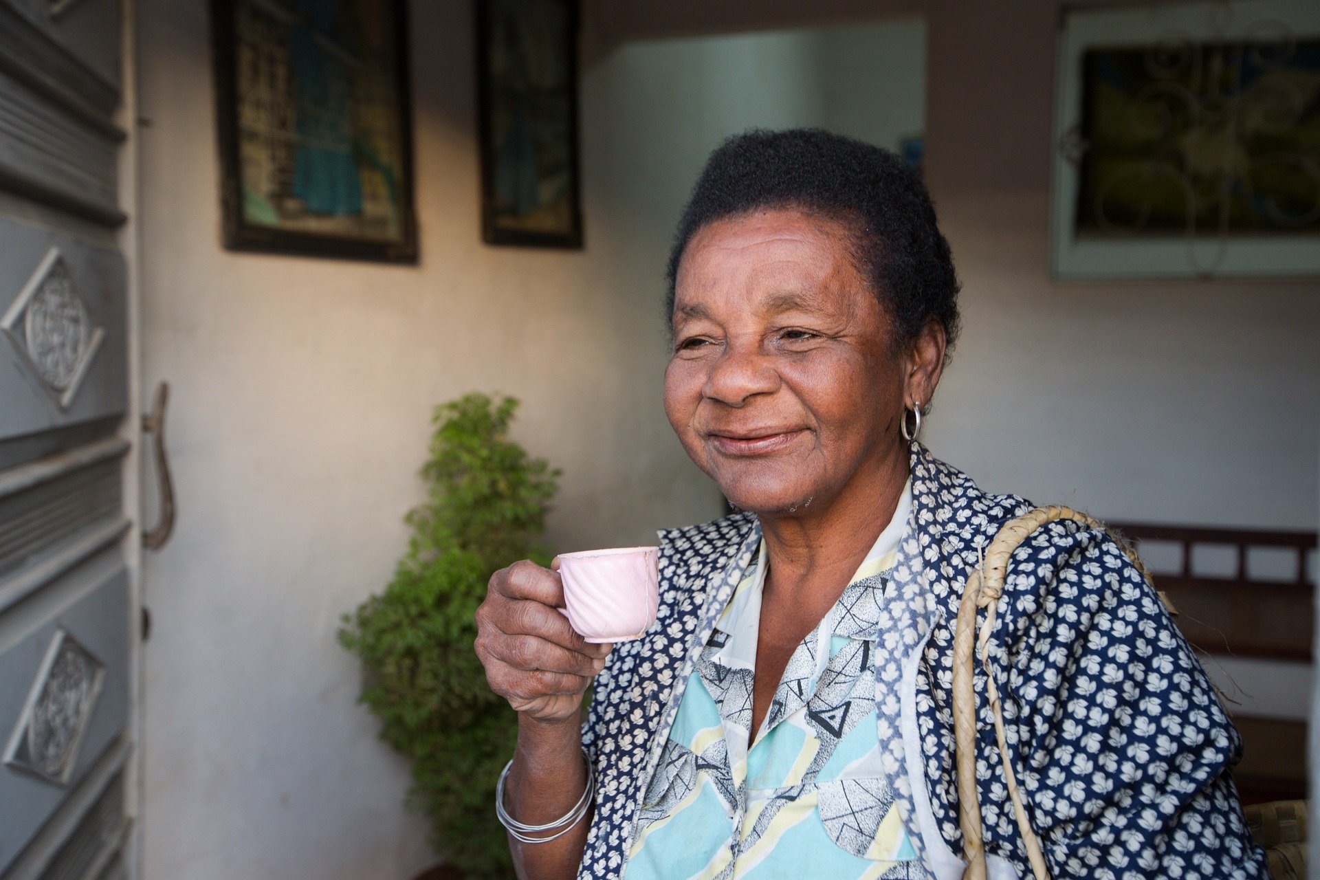 portrait-woman-human-person-home