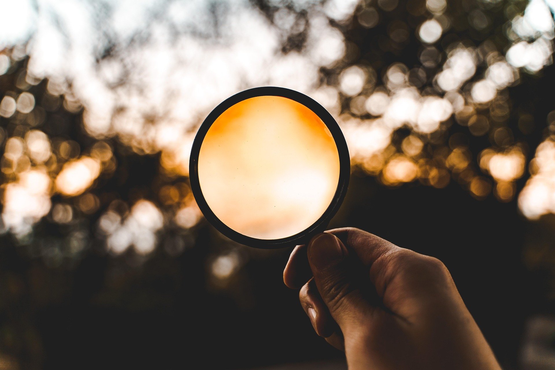 magnifying-glass-loupe-discover