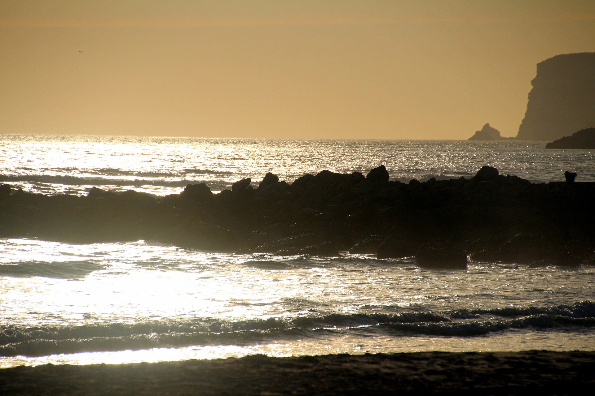 beach-rocks-in-the-sea-sea-sun